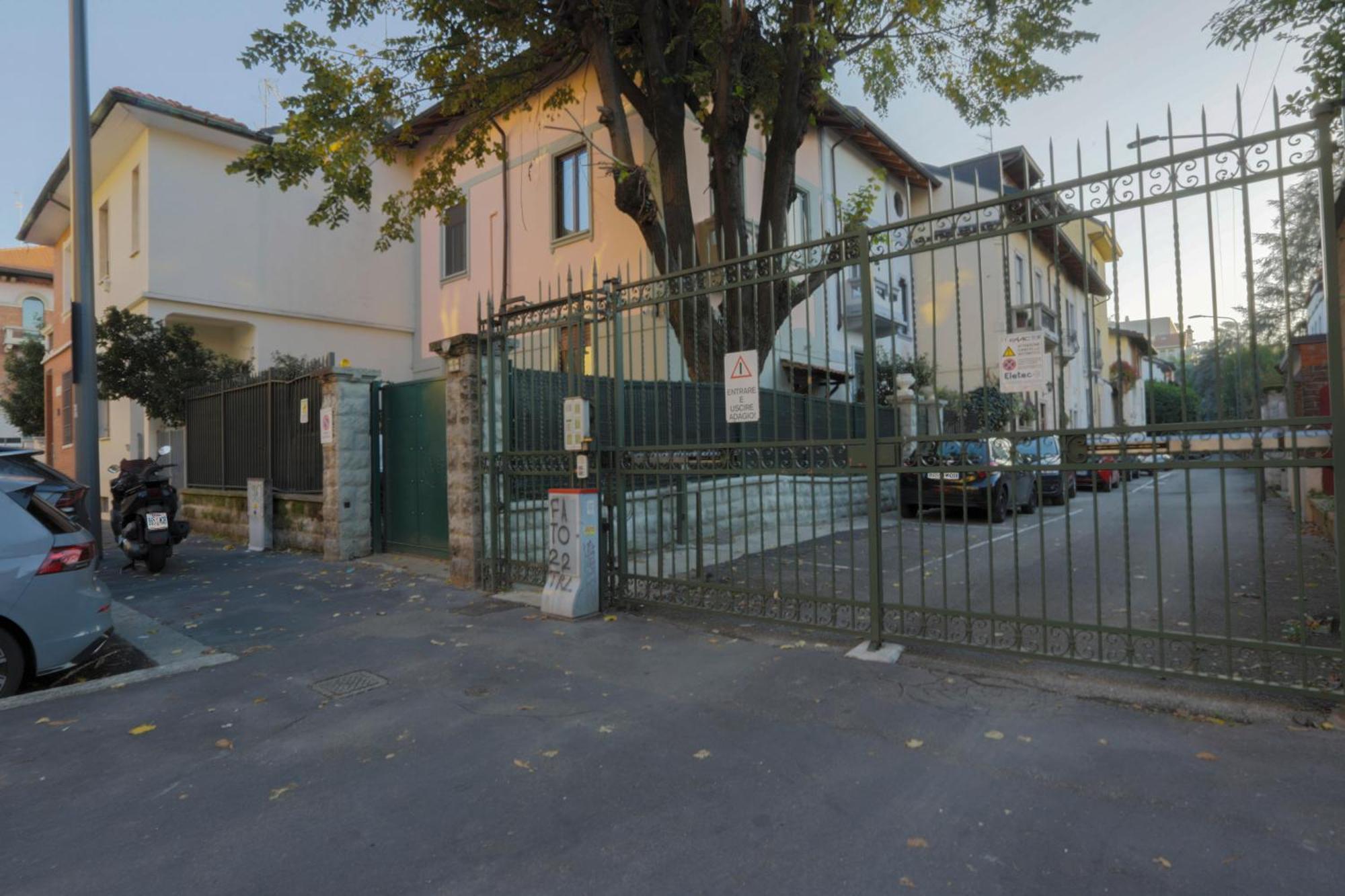 Fiera Milano-City Life Free Parking Villa Anglia' S Bridge Exterior photo